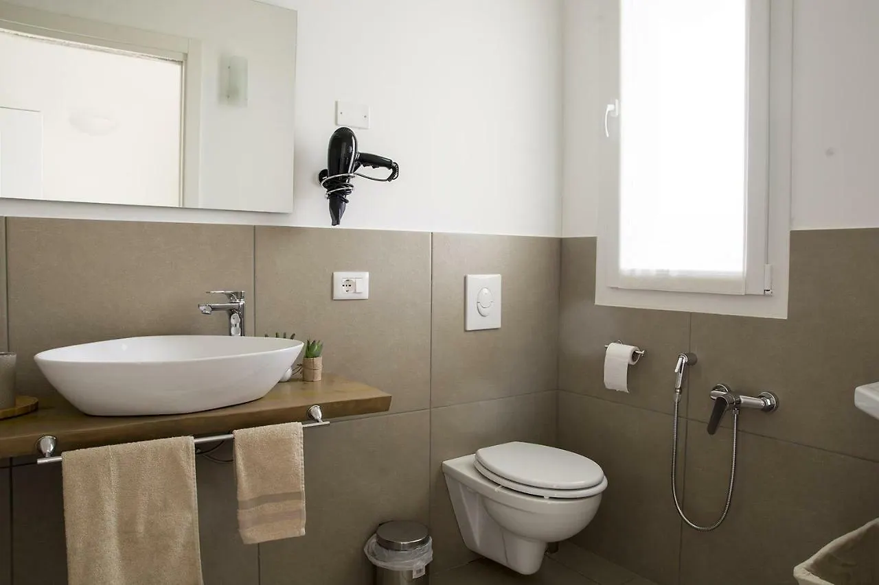 Home Suites Home Salionze Guest house