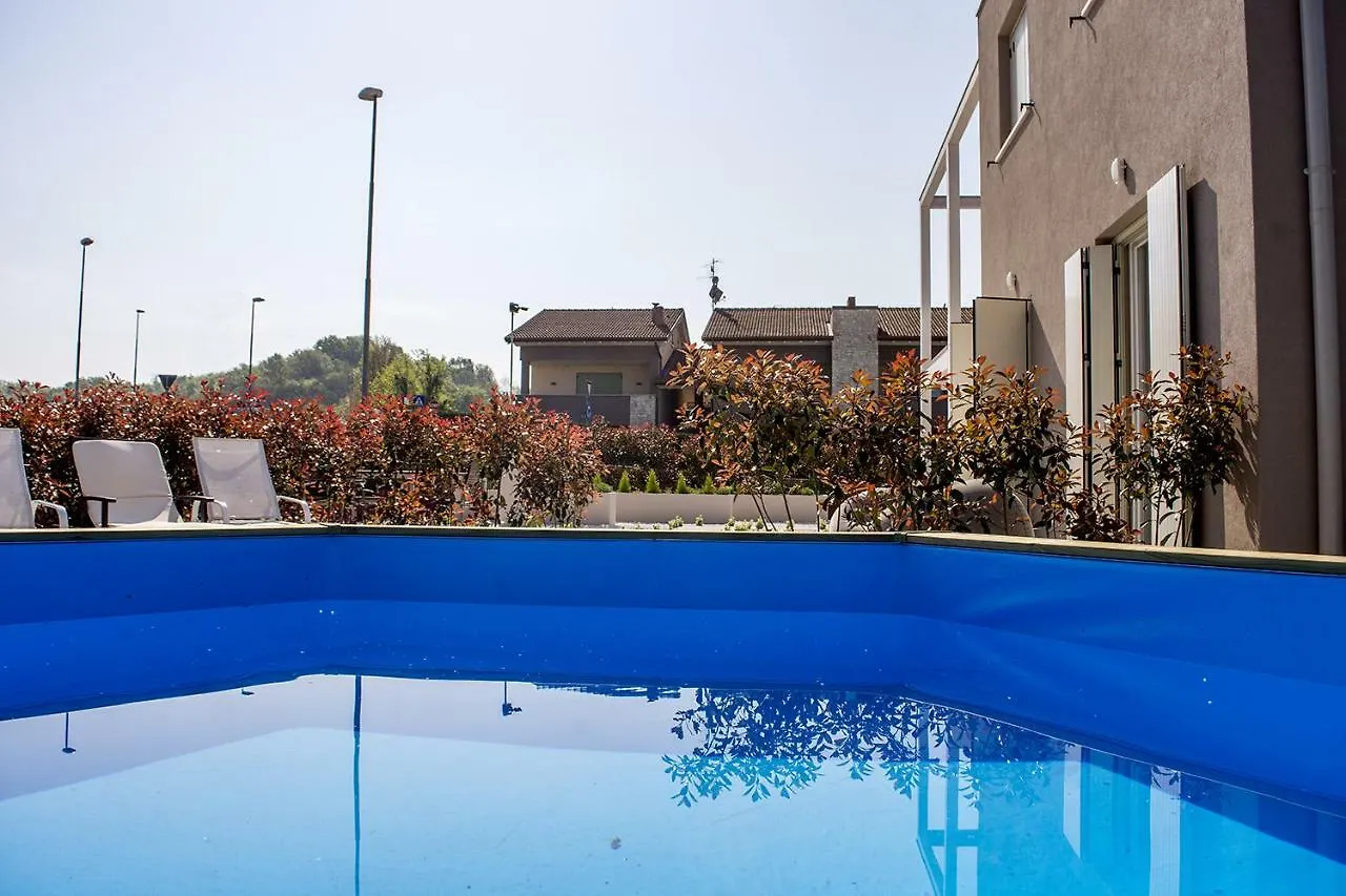 Home Suites Home Salionze Guest house