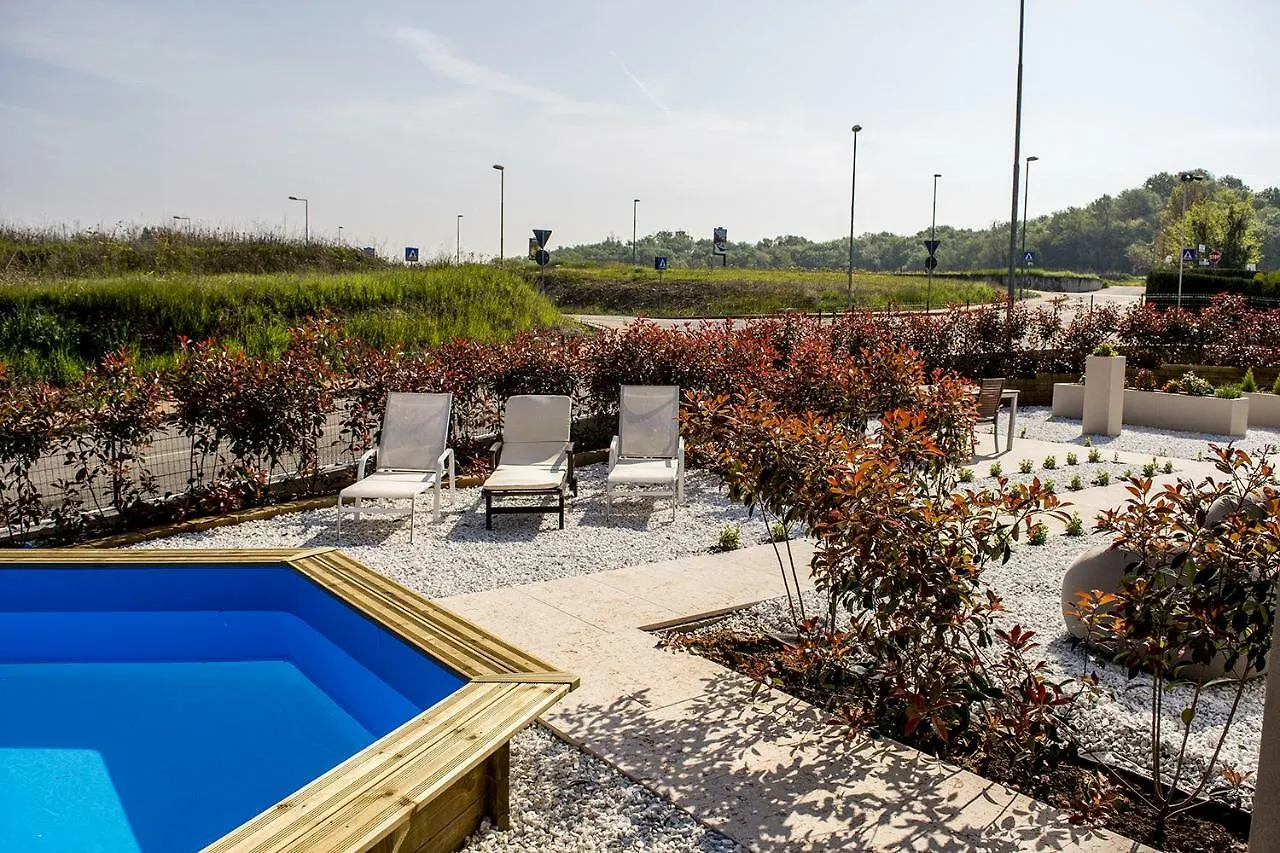 Home Suites Home Salionze Guest house