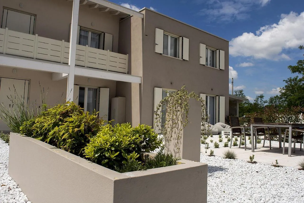 Home Suites Home Salionze Guest house